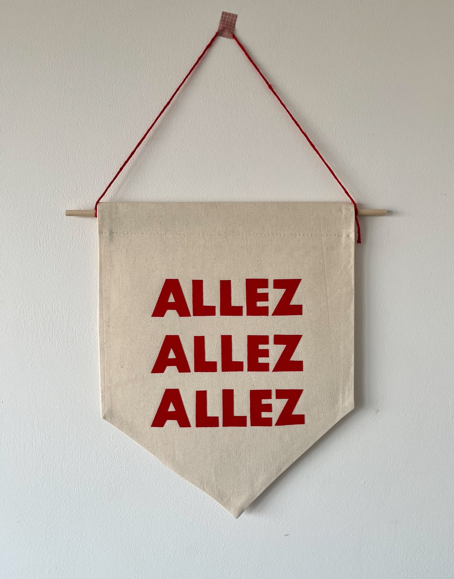 Liverpool 'Allez Allez Allez' Pennant Flag